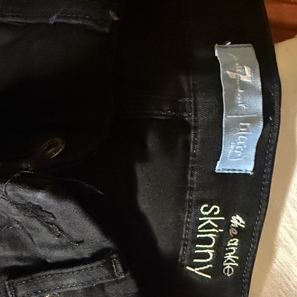 Seven for all mankind women’s Skinny cropped Black Jeans 27